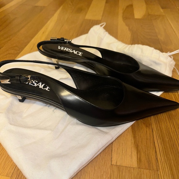 Versace Elegant Black Heels - Picture 3 of 4